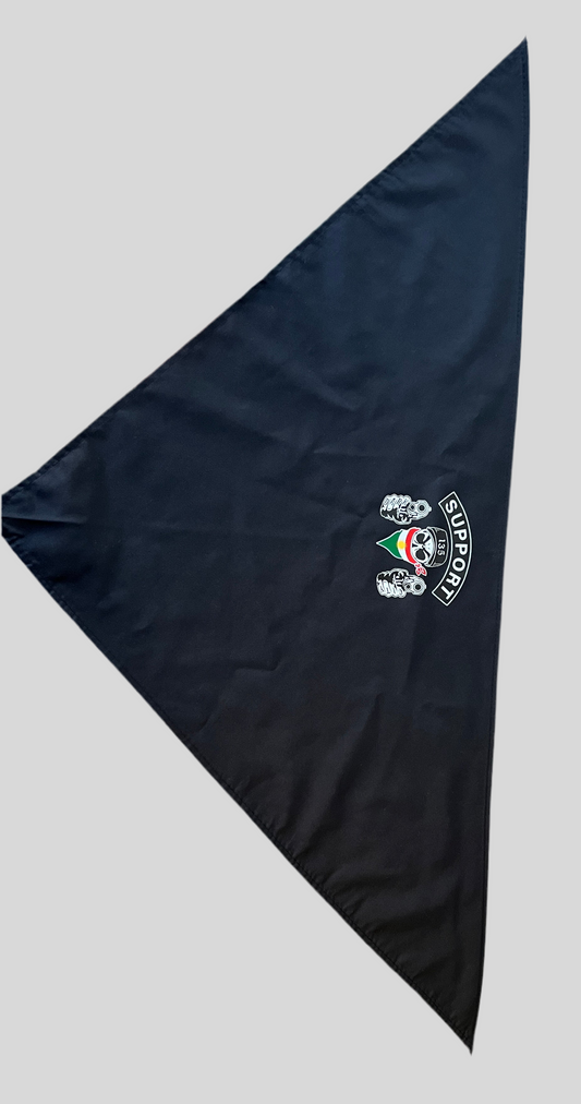 Support135 Bandana – Schwarzes Dreieckstuch mit Logo